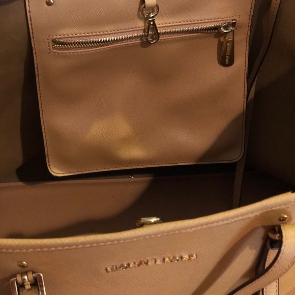 Sold on Ⓜ️ercari Michael Kors Jet Set  Large Purse - Picture 4 of 5